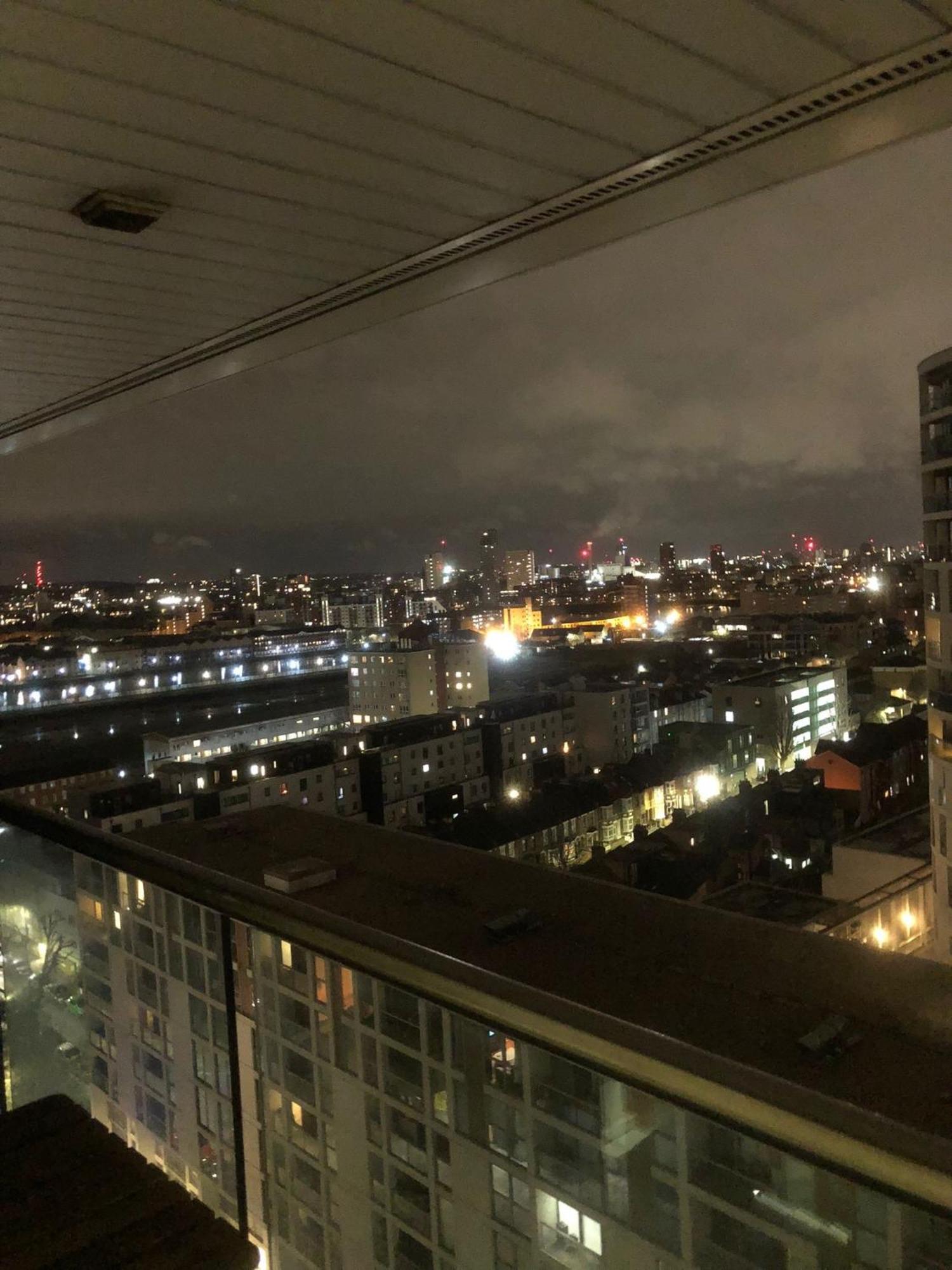 Modern 2Bed 2Bath Apartment Canary Wharf - Upto 5 Person London Exterior photo