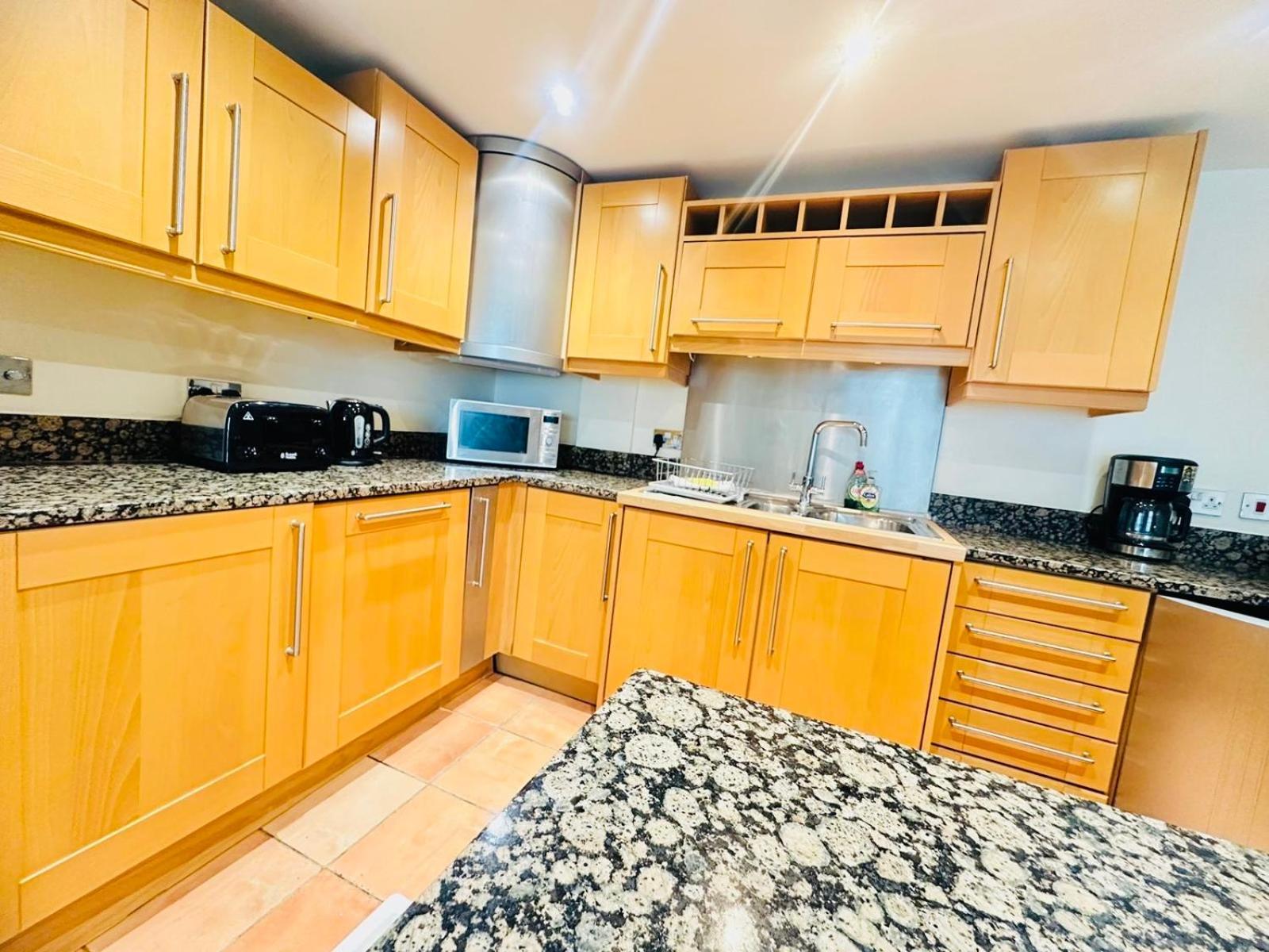 Modern 2Bed 2Bath Apartment Canary Wharf - Upto 5 Person London Exterior photo