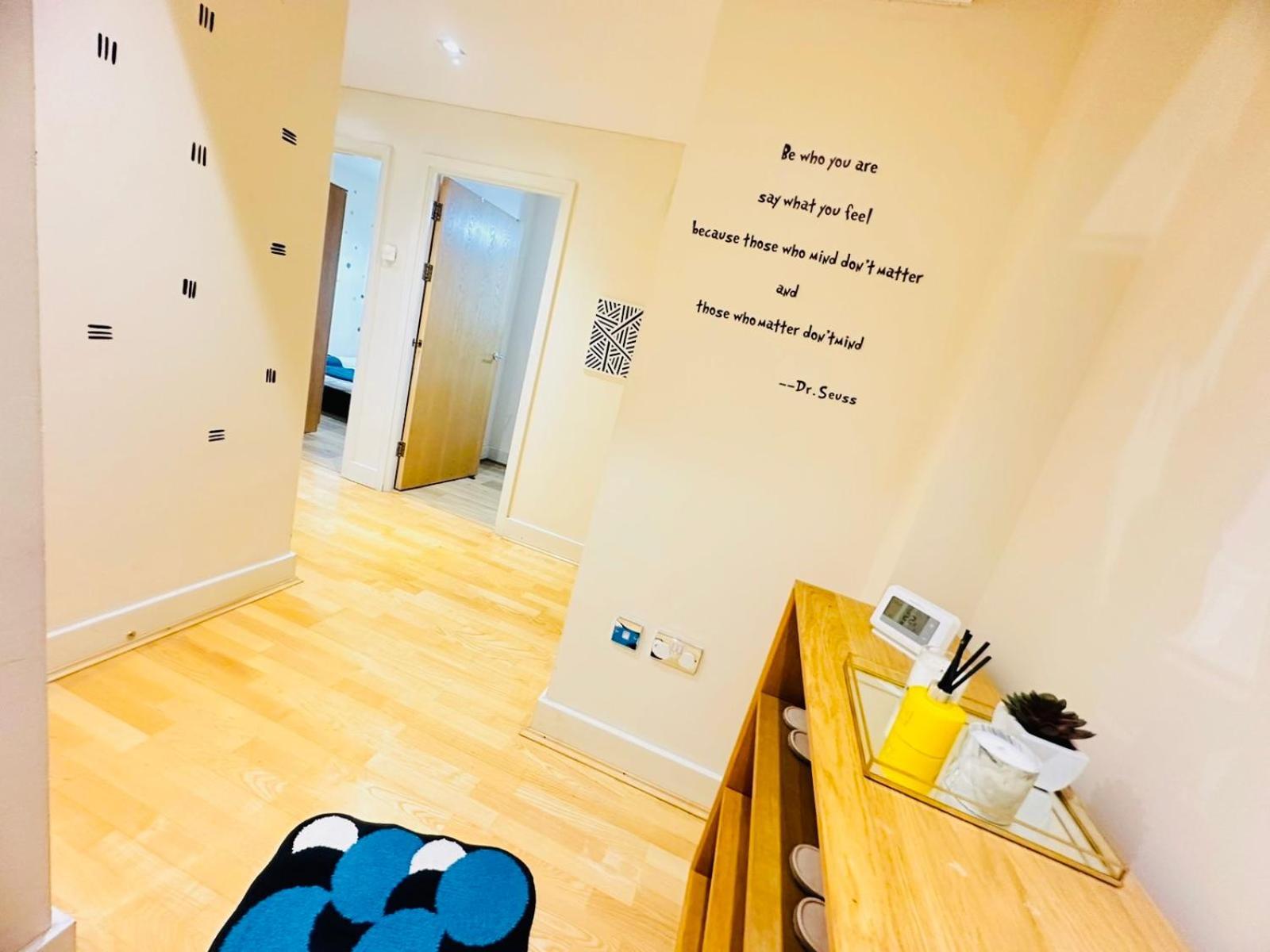 Modern 2Bed 2Bath Apartment Canary Wharf - Upto 5 Person London Exterior photo