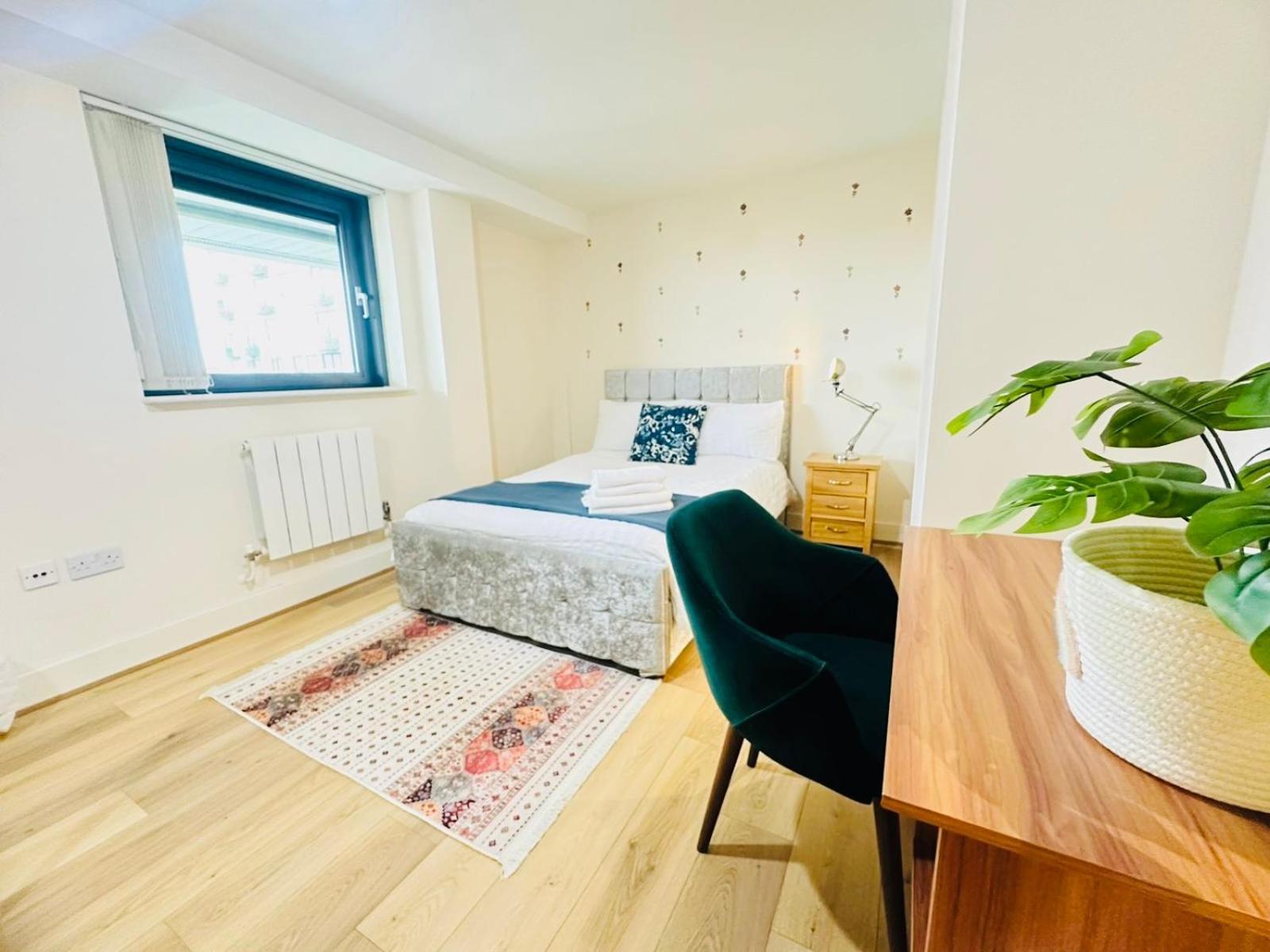 Modern 2Bed 2Bath Apartment Canary Wharf - Upto 5 Person London Exterior photo