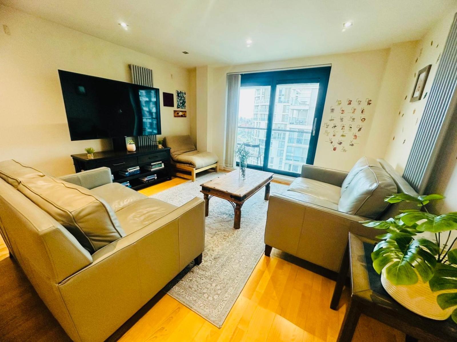 Modern 2Bed 2Bath Apartment Canary Wharf - Upto 5 Person London Exterior photo