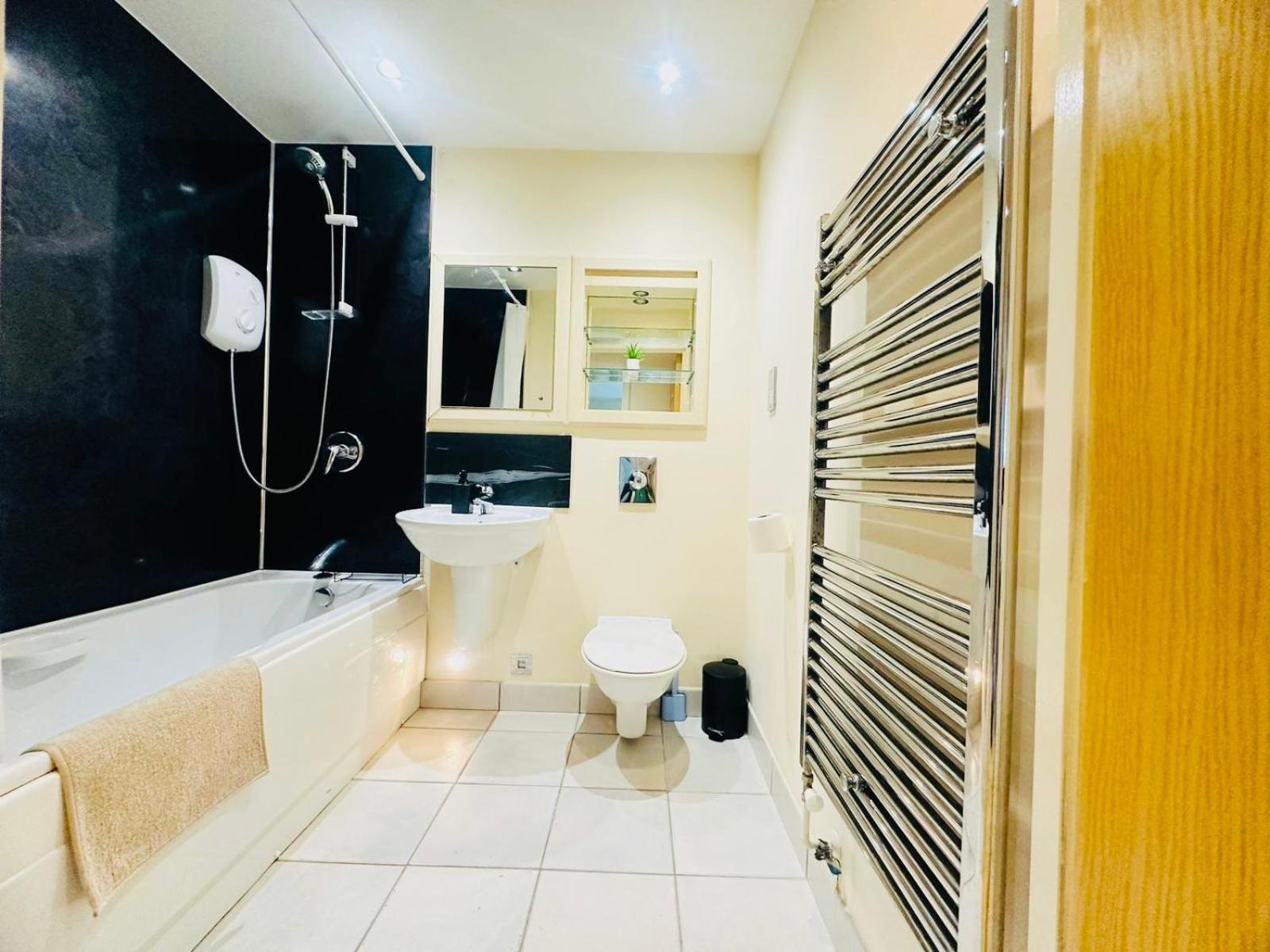 Modern 2Bed 2Bath Apartment Canary Wharf - Upto 5 Person London Exterior photo