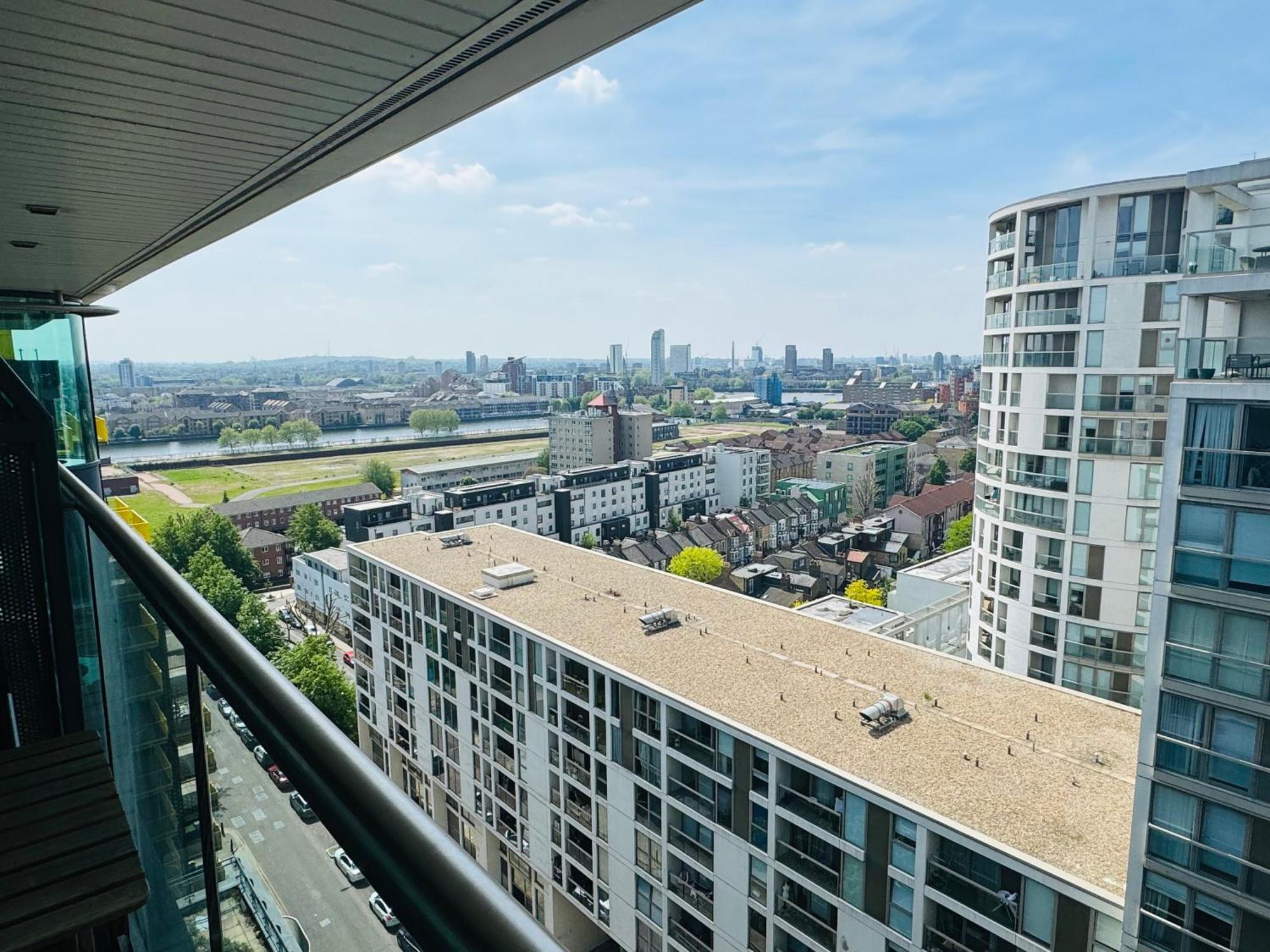 Modern 2Bed 2Bath Apartment Canary Wharf - Upto 5 Person London Exterior photo