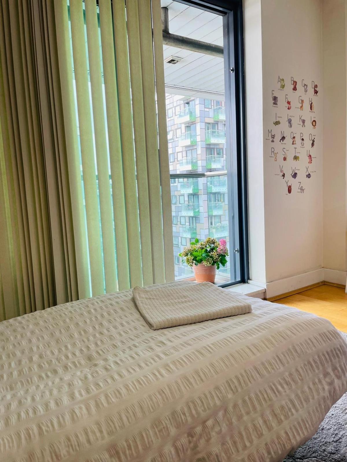 Modern 2Bed 2Bath Apartment Canary Wharf - Upto 5 Person London Exterior photo
