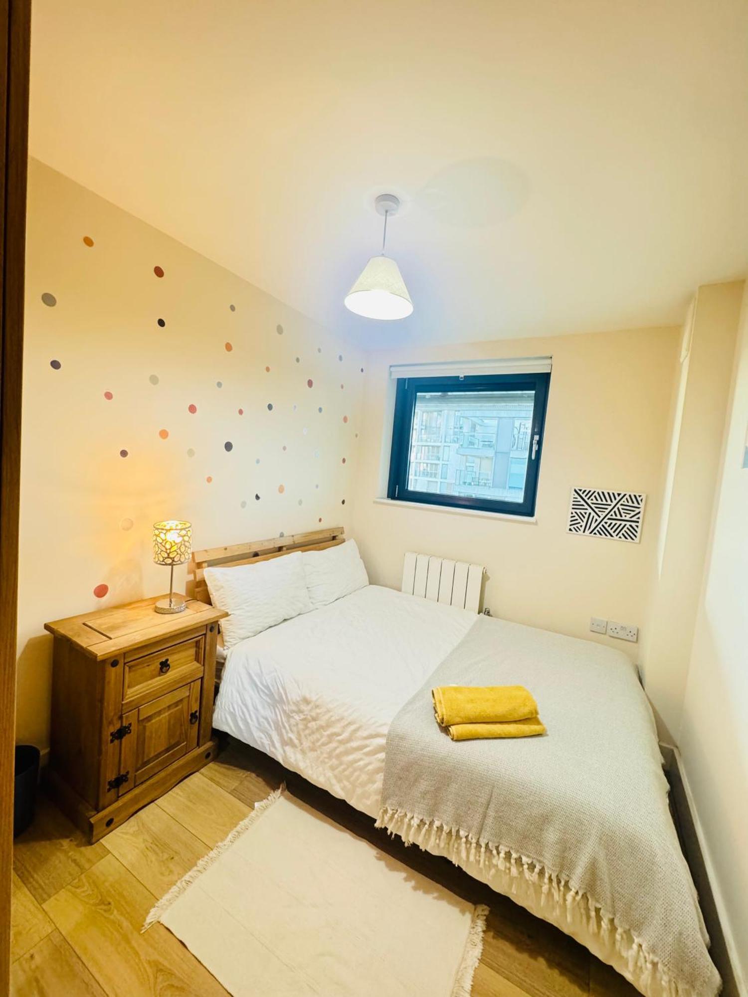 Modern 2Bed 2Bath Apartment Canary Wharf - Upto 5 Person London Exterior photo
