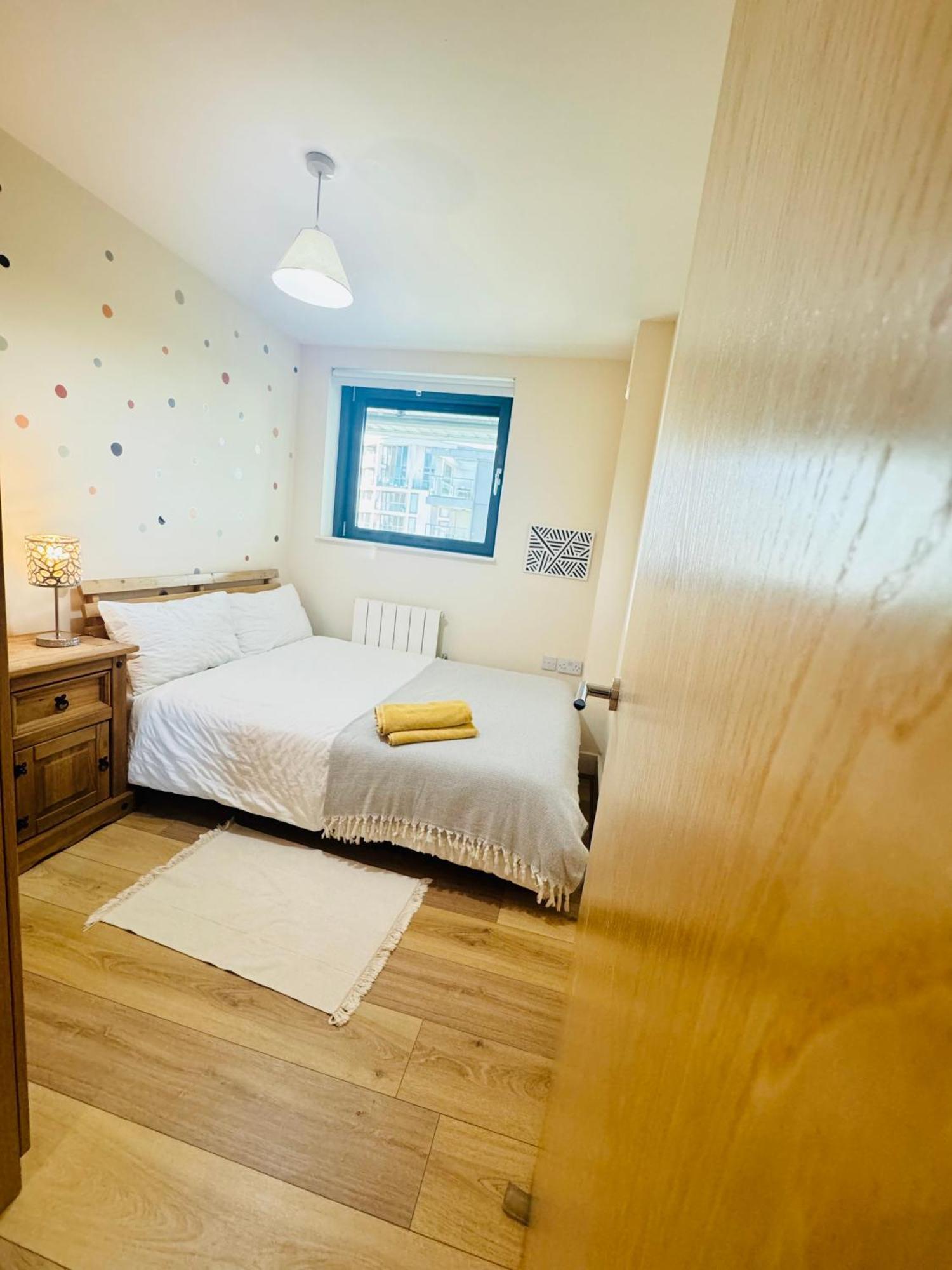 Modern 2Bed 2Bath Apartment Canary Wharf - Upto 5 Person London Exterior photo